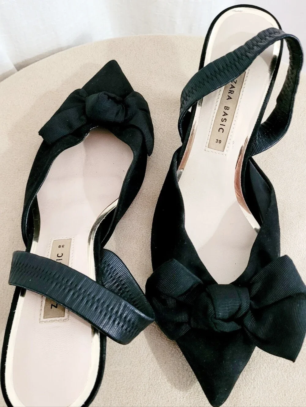 Black Pointed Slingback Kitten Heels with Bow - Picture 4 of 12